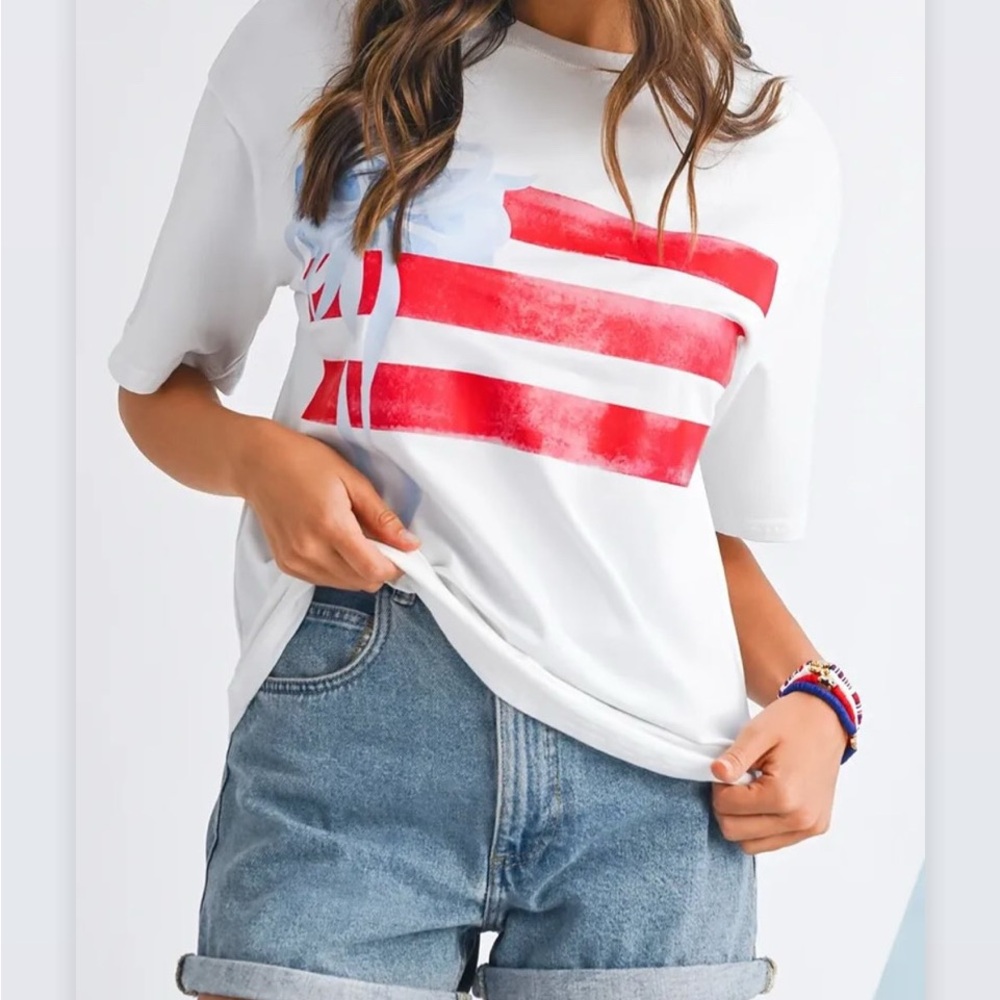 Red and White Graphic T-Shirt with Short Sleeves